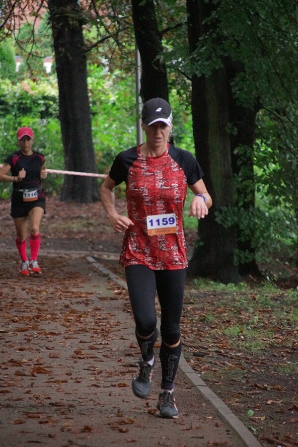 Miłośnicy biegania już po raz szesnasty uczcili pamięć Jana Koniecznego. Memoriał poświęcony rudzkiemu radnemu, który zmarł w 2005 roku, odbył się dzisiaj na terenie ośrodka sportowego Burloch Arena oraz w pobliskim parku.