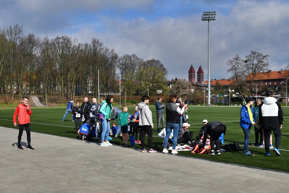 Niedzielne przedpołudnie można dziś było aktywnie spędzić na Burloch Arenie w Orzegowie. Obiekt ten gościł uczestników XVIII Memoriału Radnego Jana Koniecznego. 

fot. Jacek Knapik