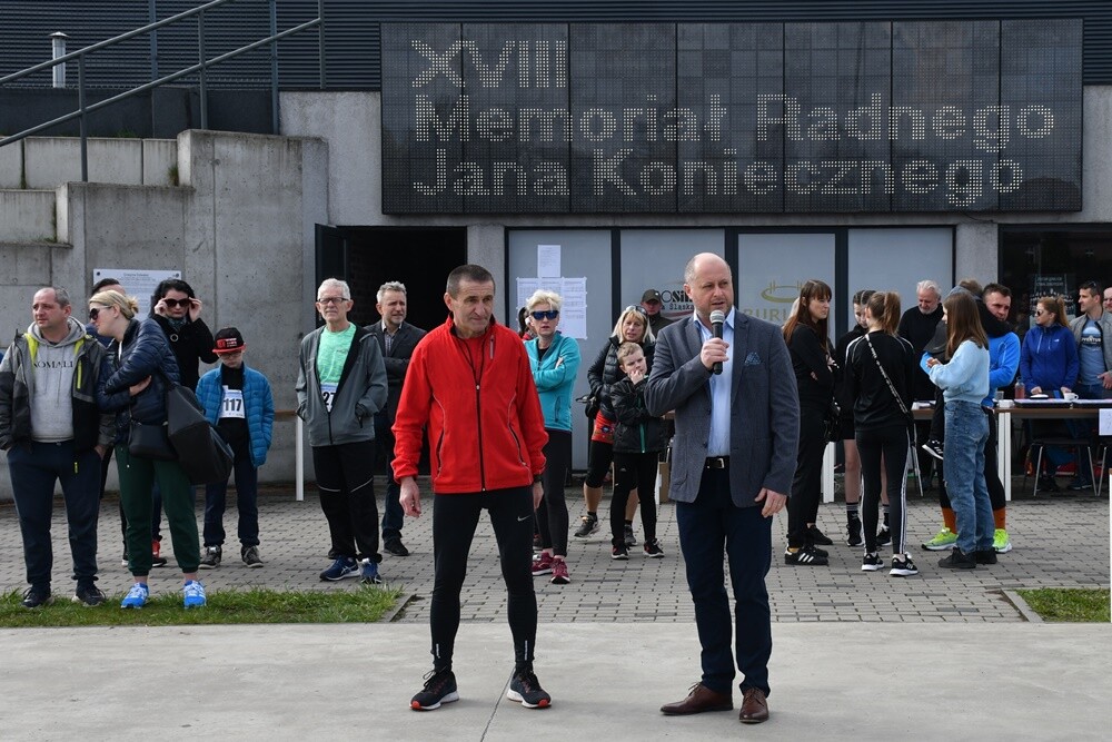 Niedzielne przedpołudnie można dziś było aktywnie spędzić na Burloch Arenie w Orzegowie. Obiekt ten gościł uczestników XVIII Memoriału Radnego Jana Koniecznego. 

fot. Jacek Knapik