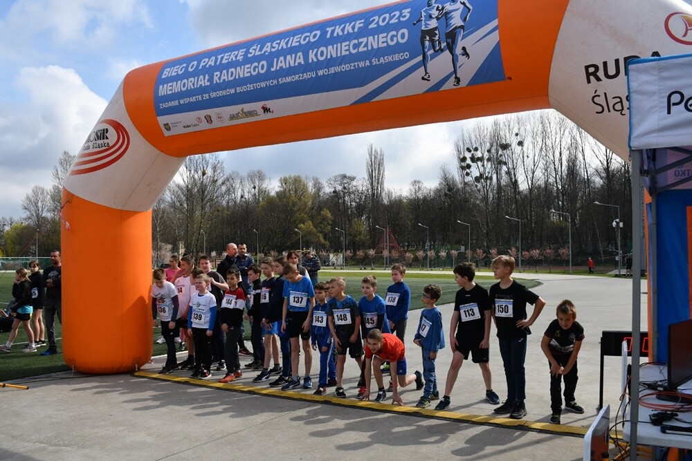 Niedzielne przedpołudnie można dziś było aktywnie spędzić na Burloch Arenie w Orzegowie. Obiekt ten gościł uczestników XVIII Memoriału Radnego Jana Koniecznego. 

fot. Jacek Knapik