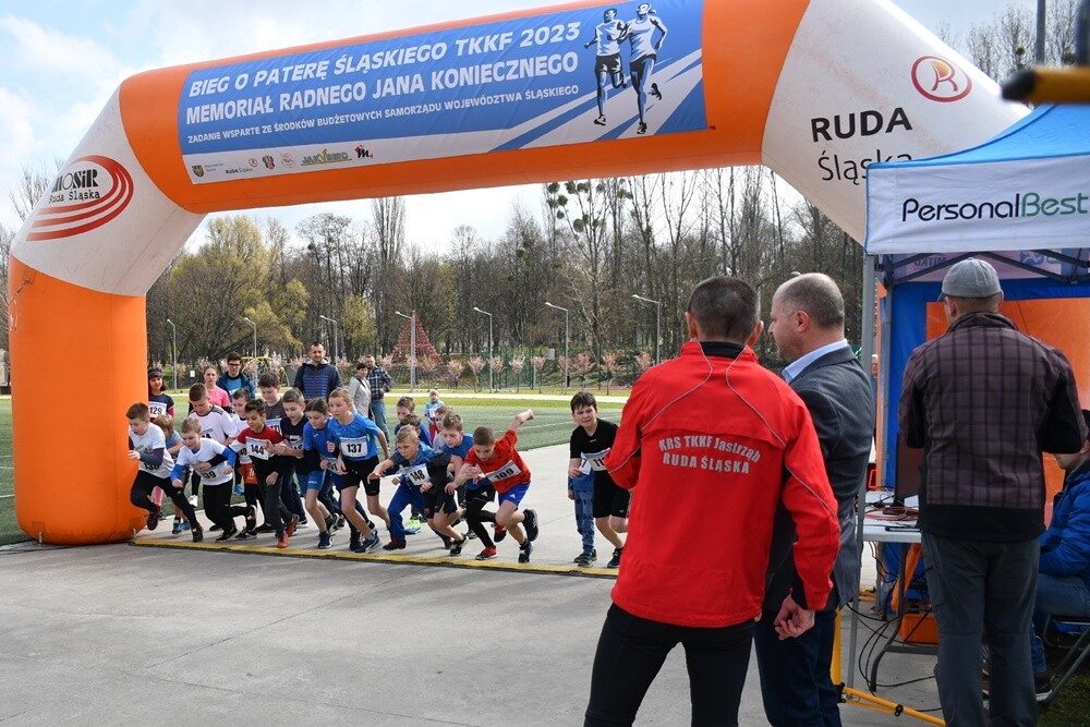 Niedzielne przedpołudnie można dziś było aktywnie spędzić na Burloch Arenie w Orzegowie. Obiekt ten gościł uczestników XVIII Memoriału Radnego Jana Koniecznego. 

fot. Jacek Knapik
