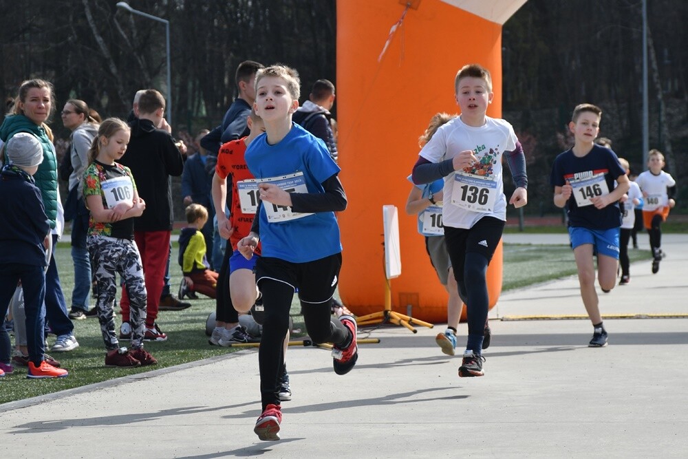 Niedzielne przedpołudnie można dziś było aktywnie spędzić na Burloch Arenie w Orzegowie. Obiekt ten gościł uczestników XVIII Memoriału Radnego Jana Koniecznego. 

fot. Jacek Knapik