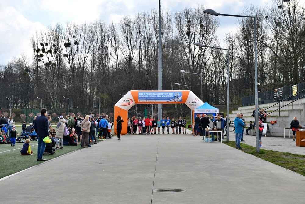 Niedzielne przedpołudnie można dziś było aktywnie spędzić na Burloch Arenie w Orzegowie. Obiekt ten gościł uczestników XVIII Memoriału Radnego Jana Koniecznego. 

fot. Jacek Knapik