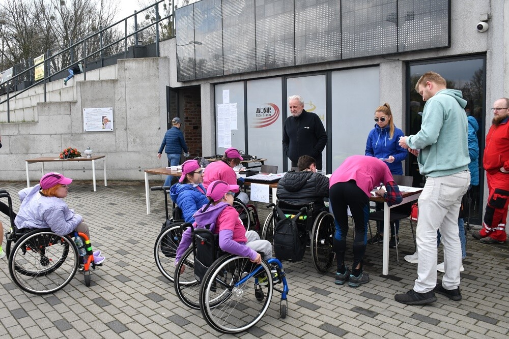 Niedzielne przedpołudnie można dziś było aktywnie spędzić na Burloch Arenie w Orzegowie. Obiekt ten gościł uczestników XVIII Memoriału Radnego Jana Koniecznego. 

fot. Jacek Knapik