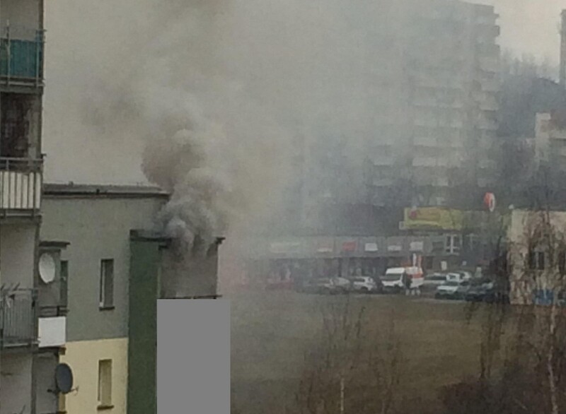 Mężczyzna spalił mieszkanie i powiesił się na balkonie