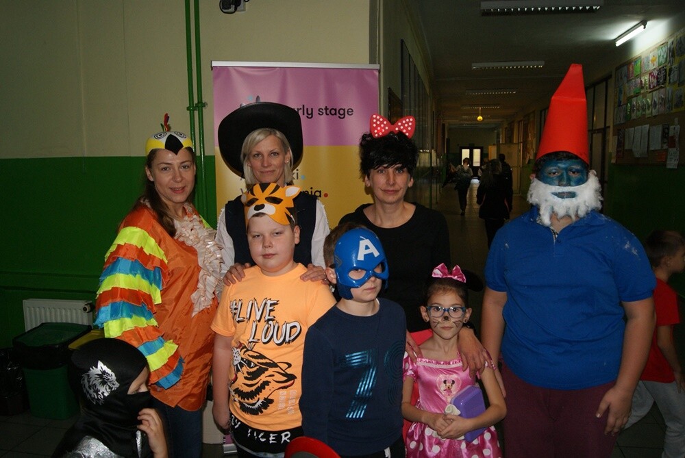 Bajki, baśnie zarówno te czytane, jak i oglądane, odgrywają ważną rolę w życiu dziecka. Dlatego bajkowi bohaterzy doczekali się swojego święta. Dzień Postaci z Bajek przypada na 5 listopada i jest to jednocześnie dzień urodzin Walta Disney’a. Z tej okazji w wielu rudzkich szkołach i przedszkolach odbyły się specjalne imprezy.