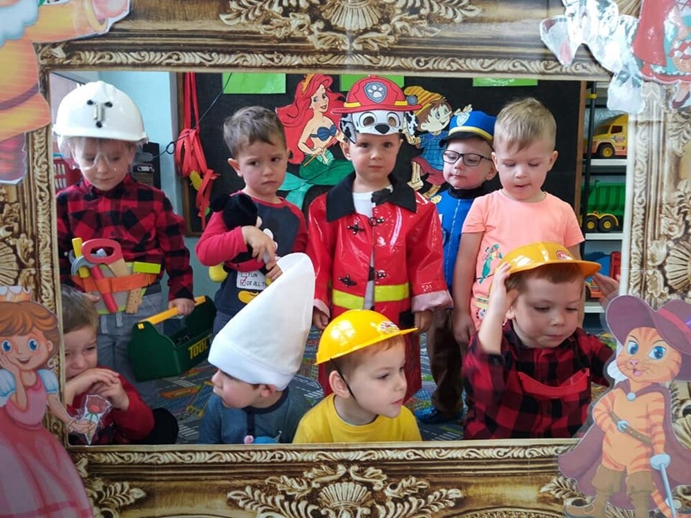 Bajki, baśnie zarówno te czytane, jak i oglądane, odgrywają ważną rolę w życiu dziecka. Dlatego bajkowi bohaterzy doczekali się swojego święta. Dzień Postaci z Bajek przypada na 5 listopada i jest to jednocześnie dzień urodzin Walta Disney’a. Z tej okazji w wielu rudzkich szkołach i przedszkolach odbyły się specjalne imprezy.