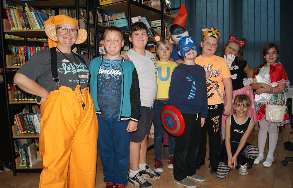 Bajki, baśnie zarówno te czytane, jak i oglądane, odgrywają ważną rolę w życiu dziecka. Dlatego bajkowi bohaterzy doczekali się swojego święta. Dzień Postaci z Bajek przypada na 5 listopada i jest to jednocześnie dzień urodzin Walta Disney’a. Z tej okazji w wielu rudzkich szkołach i przedszkolach odbyły się specjalne imprezy.