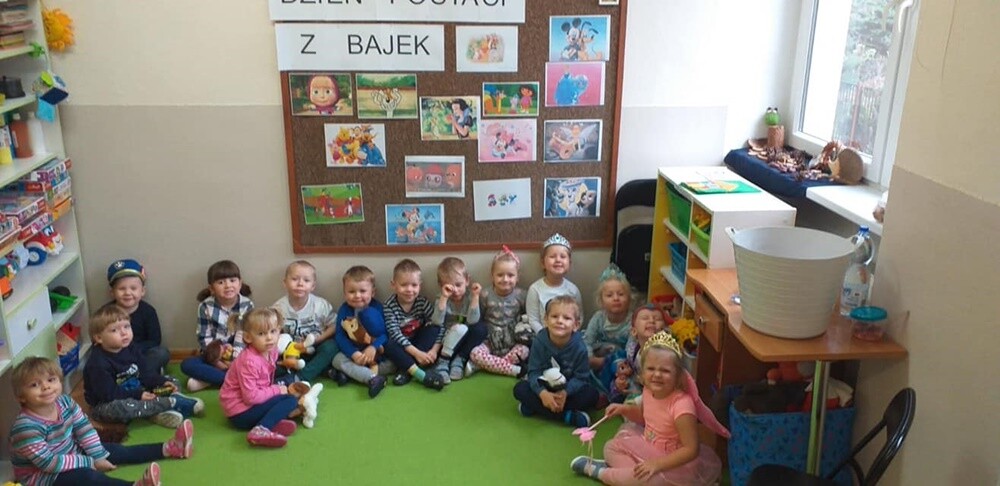 Bajki, baśnie zarówno te czytane, jak i oglądane, odgrywają ważną rolę w życiu dziecka. Dlatego bajkowi bohaterzy doczekali się swojego święta. Dzień Postaci z Bajek przypada na 5 listopada i jest to jednocześnie dzień urodzin Walta Disney’a. Z tej okazji w wielu rudzkich szkołach i przedszkolach odbyły się specjalne imprezy.