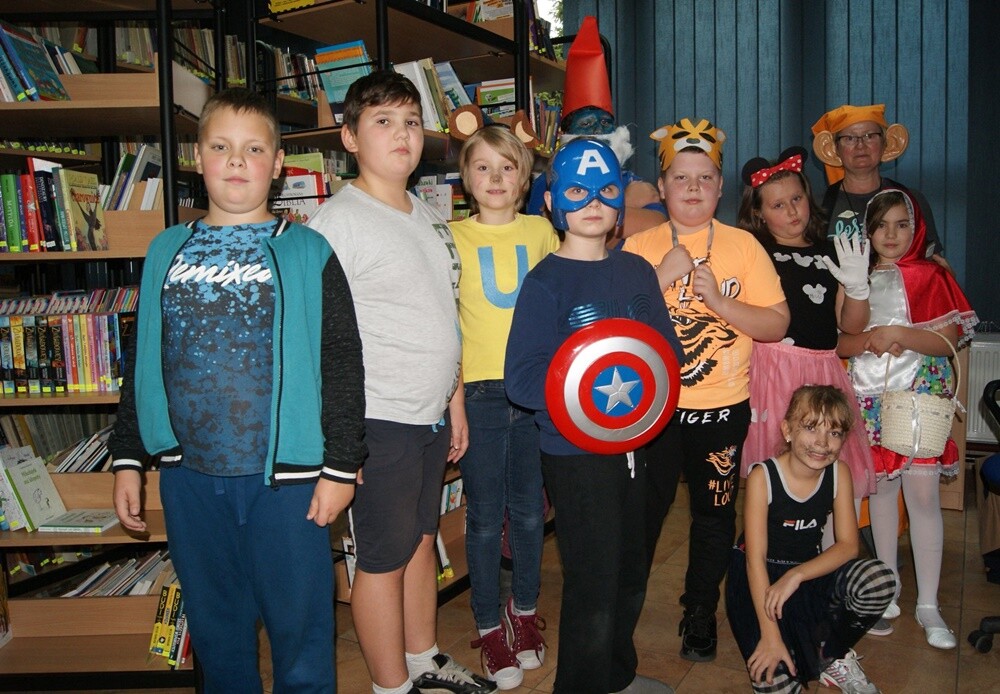 Bajki, baśnie zarówno te czytane, jak i oglądane, odgrywają ważną rolę w życiu dziecka. Dlatego bajkowi bohaterzy doczekali się swojego święta. Dzień Postaci z Bajek przypada na 5 listopada i jest to jednocześnie dzień urodzin Walta Disney’a. Z tej okazji w wielu rudzkich szkołach i przedszkolach odbyły się specjalne imprezy.