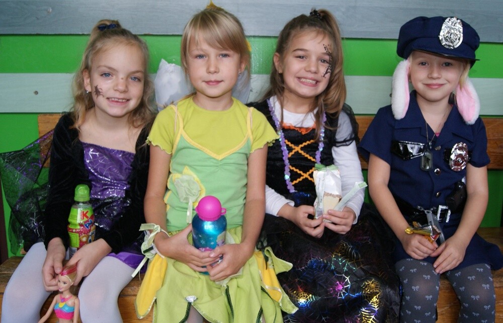 Bajki, baśnie zarówno te czytane, jak i oglądane, odgrywają ważną rolę w życiu dziecka. Dlatego bajkowi bohaterzy doczekali się swojego święta. Dzień Postaci z Bajek przypada na 5 listopada i jest to jednocześnie dzień urodzin Walta Disney’a. Z tej okazji w wielu rudzkich szkołach i przedszkolach odbyły się specjalne imprezy.