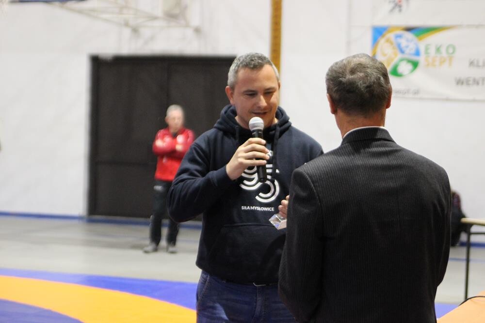 Młodzi zapaśnicy sprawdzili swoje siły na zapaśniczych matach! W hali Miejskiego Ośrodka Sportu i Rekreacji w Nowym Bytomiu odbył się Międzynarodowy Turniej Zapaśniczy im. Ryszarda Dworoka, którego organizatorem jest Klub Sportowy "Pogoń" Ruda Śląska.