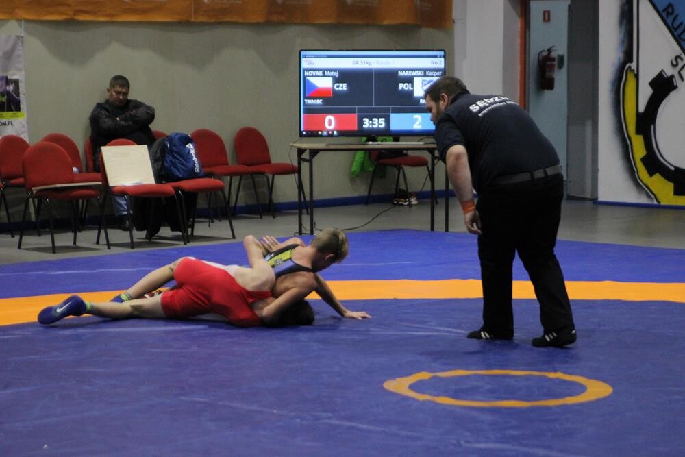 Młodzi zapaśnicy sprawdzili swoje siły na zapaśniczych matach! W hali Miejskiego Ośrodka Sportu i Rekreacji w Nowym Bytomiu odbył się Międzynarodowy Turniej Zapaśniczy im. Ryszarda Dworoka, którego organizatorem jest Klub Sportowy "Pogoń" Ruda Śląska.