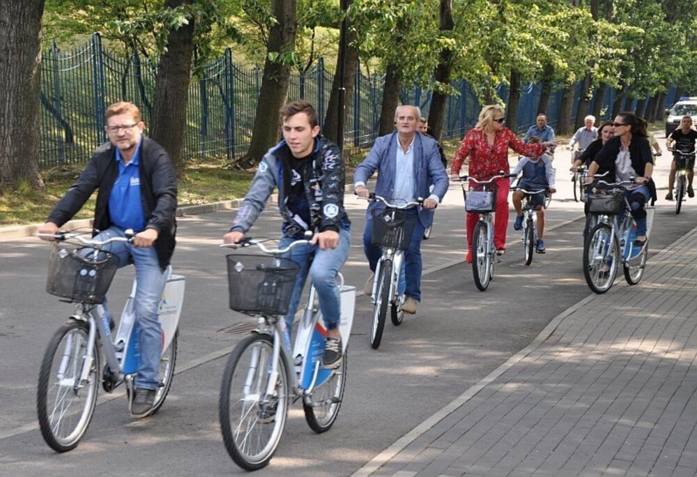 Dziś oficjalnie został zainaugurowany program pilotażowy „Świętochłowicki Rower Miejski”. Pierwszy przejazd odbył się w formie mobilnej konferencji rowerowej