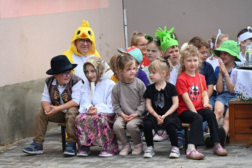 Przedszkolaki zyskały sensoryczny plac zabaw!/fot. FB Anna Krzysteczko