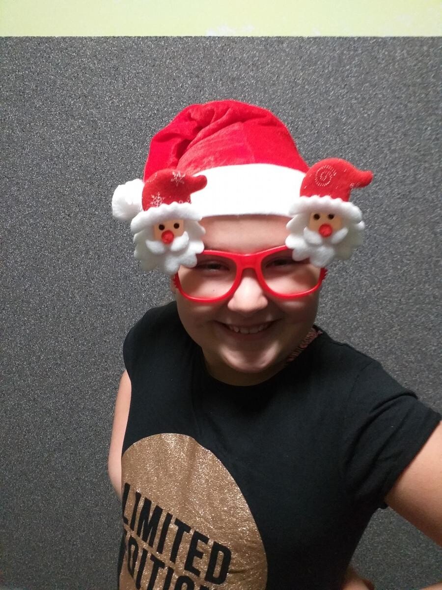 Moja Mikołajkowa córeczka tak chodziła po szkolnym korytarzu 😍
dzielnica: Bielszowice 