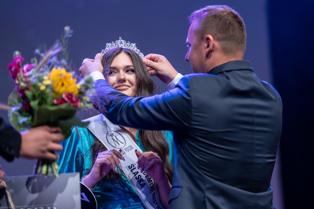 Wyjątkowo piękne uczestniczki rywalizowały o miano najpiękniejszej oraz najpiękniejszej nastolatki. Wiktoria Salzberg z Rudy Śląskiej zdobyła tytuł I vice Miss Śląska 2021!

fot. Kamil Peszat