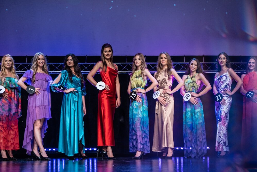 Wyjątkowo piękne uczestniczki rywalizowały o miano najpiękniejszej oraz najpiękniejszej nastolatki. Wiktoria Salzberg z Rudy Śląskiej zdobyła tytuł I vice Miss Śląska 2021!

fot. Kamil Peszat
