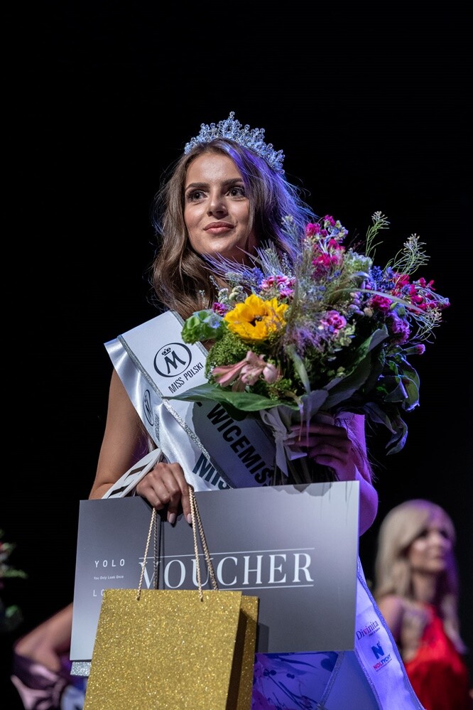 Wyjątkowo piękne uczestniczki rywalizowały o miano najpiękniejszej oraz najpiękniejszej nastolatki. Wiktoria Salzberg z Rudy Śląskiej zdobyła tytuł I vice Miss Śląska 2021!

fot. Kamil Peszat