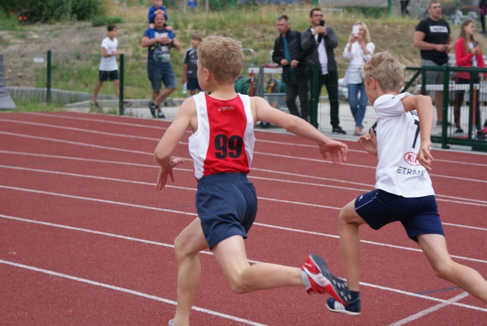 Na stadionie przy ulicy Czarnoleśnej odbyły się lekkoatletyczne Mistrzostwa Śląska Dzieci.