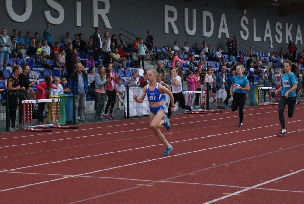 Na stadionie przy ulicy Czarnoleśnej odbyły się lekkoatletyczne Mistrzostwa Śląska Dzieci.