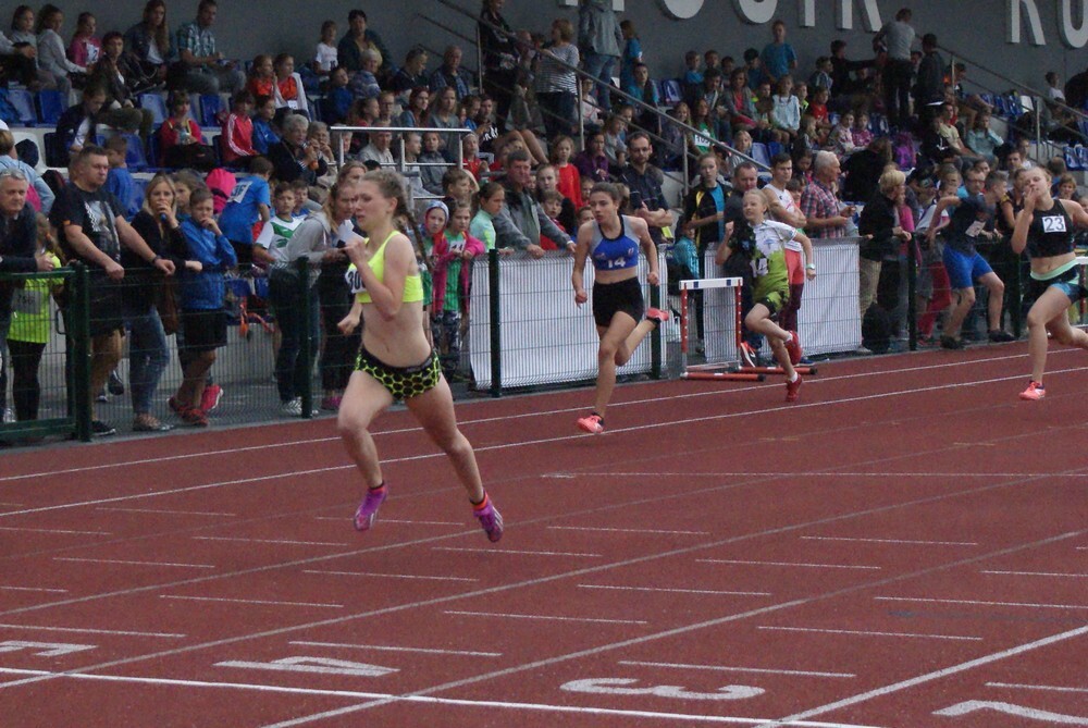 Na stadionie przy ulicy Czarnoleśnej odbyły się lekkoatletyczne Mistrzostwa Śląska Dzieci.