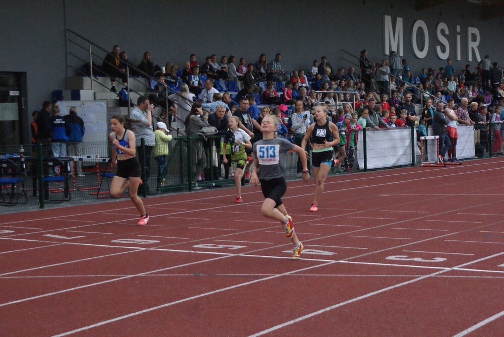 Na stadionie przy ulicy Czarnoleśnej odbyły się lekkoatletyczne Mistrzostwa Śląska Dzieci.