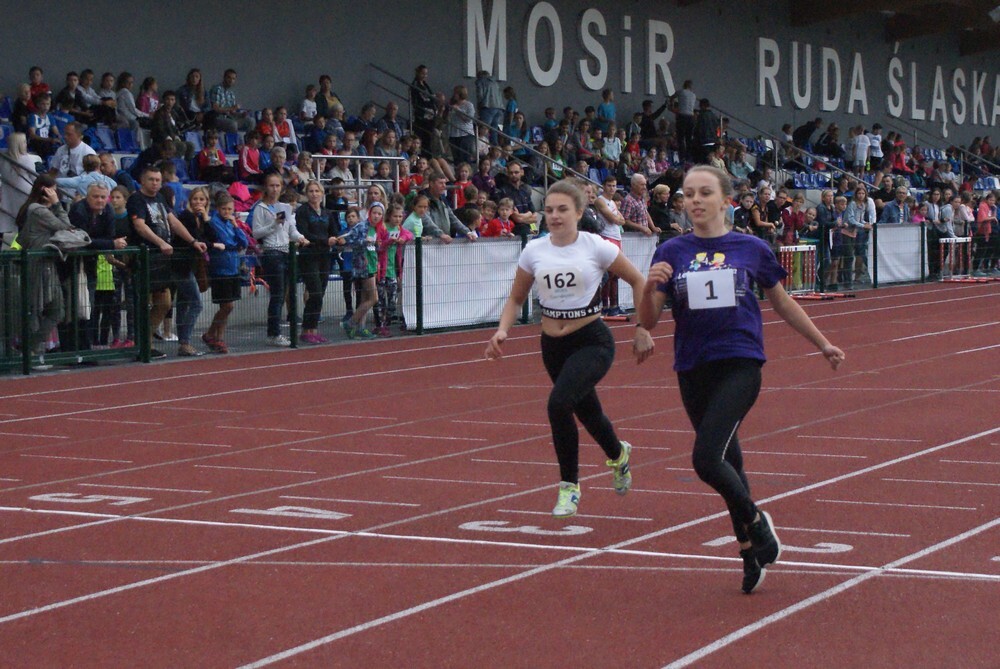 Na stadionie przy ulicy Czarnoleśnej odbyły się lekkoatletyczne Mistrzostwa Śląska Dzieci.