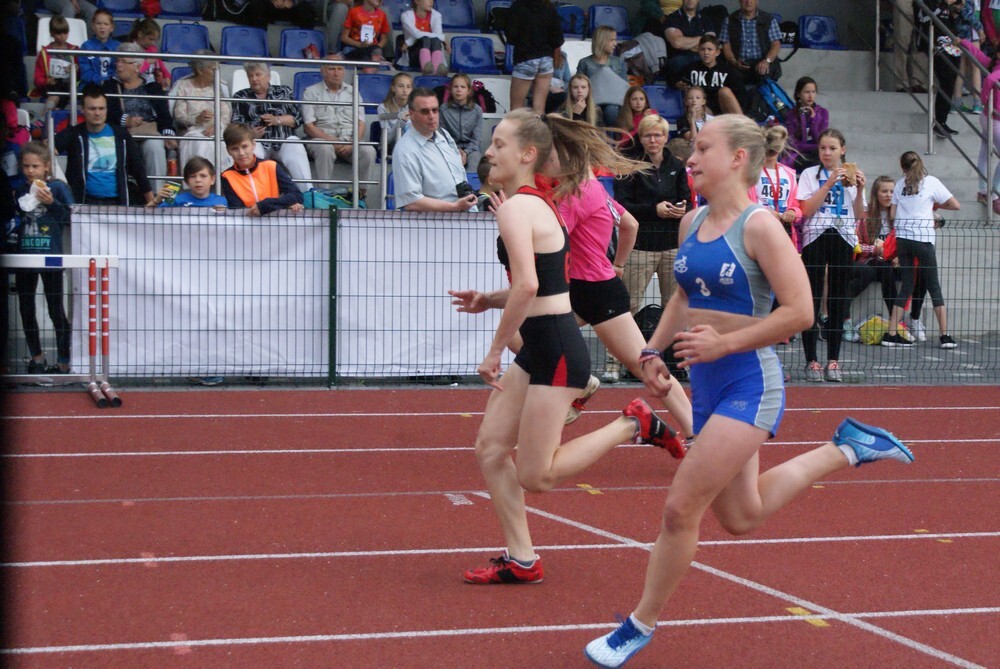 Na stadionie przy ulicy Czarnoleśnej odbyły się lekkoatletyczne Mistrzostwa Śląska Dzieci.
