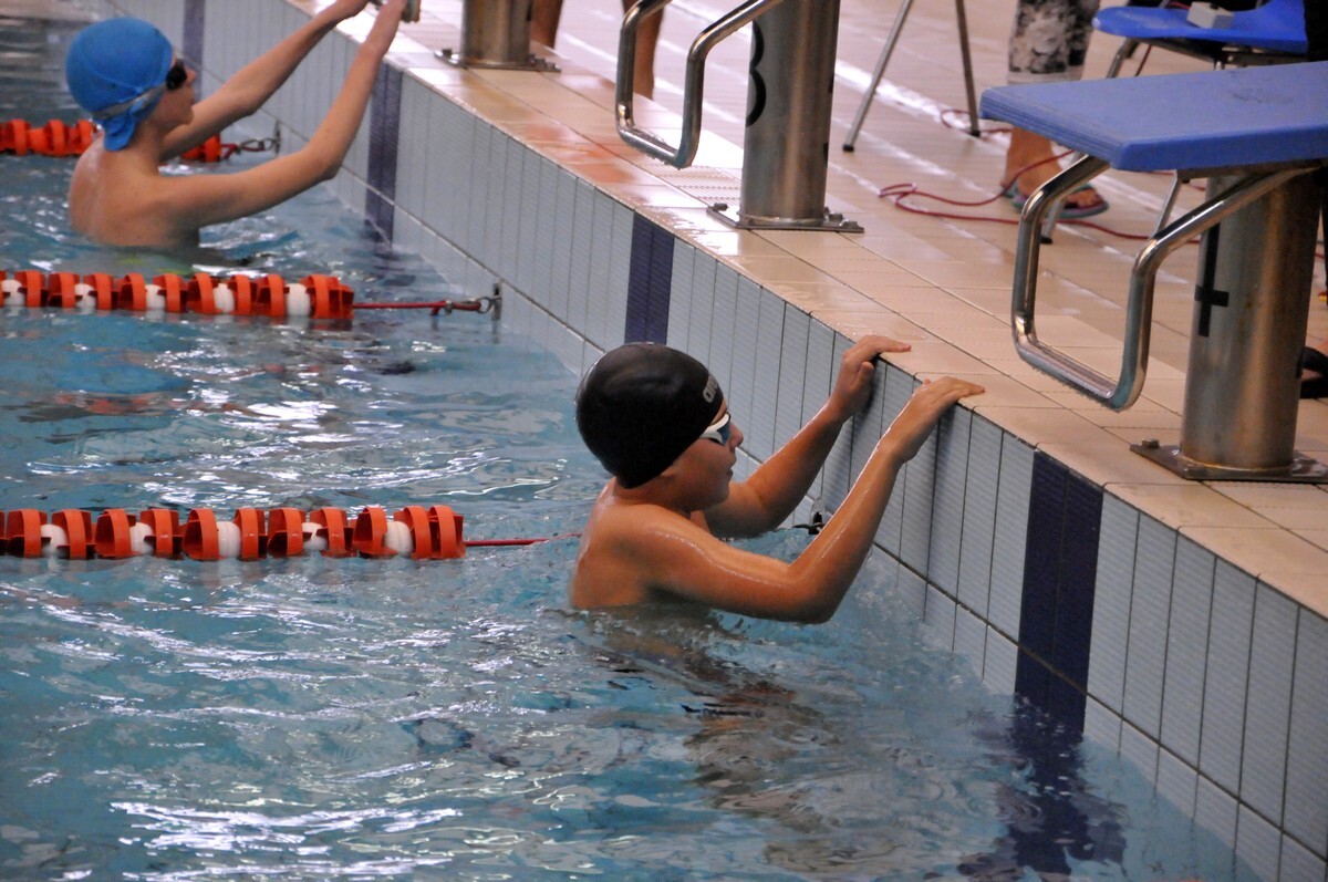 Wspaniała atmosfera i zdrowa, sportowa rywalizacja zagościły na krytym basenie przy ul. Chryzantem, gdzie odbyły się XIX Mistrzostwa Rudy Śląskiej w Pływaniu. Zawody te zostały już tradycyjnie podzielone na amatorskie i otwarte.