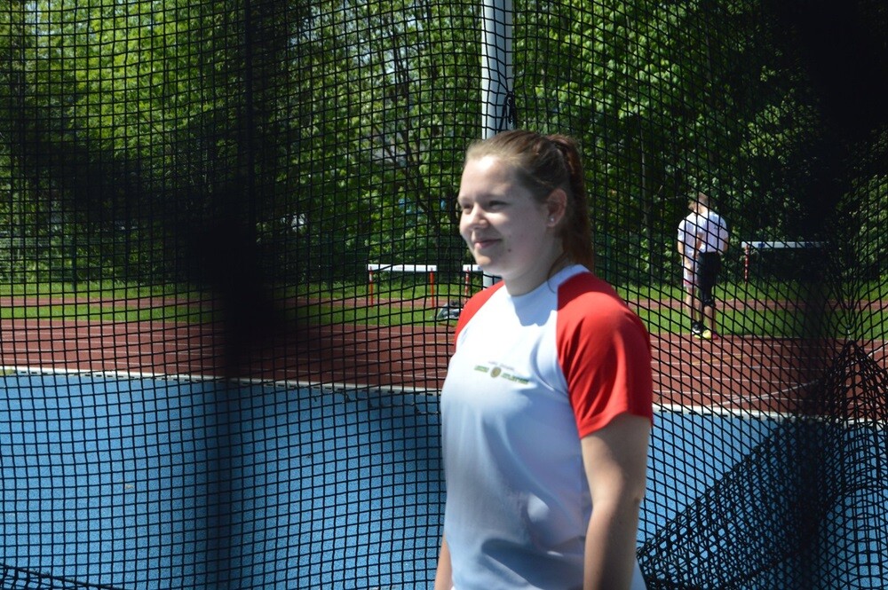 Blisko 400 lekkoatletów z całej Polski wzięło dzisiaj udział w mitingu otwierającym sezon. Organizatorem wydarzenia jest Towarzystwo Lekkoatletyczne Pogoń.