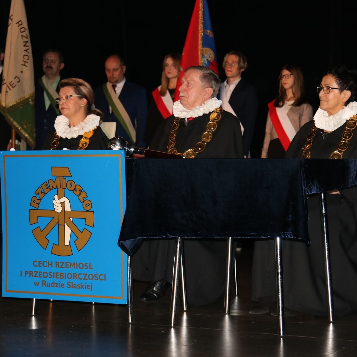 Uroczyste pasowanie na ucznia w rzemiośle odbyło się wczoraj w Domu Kultury w Rudzie Śląskiej – Bielszowicach. / fot. UM Ruda Śląska