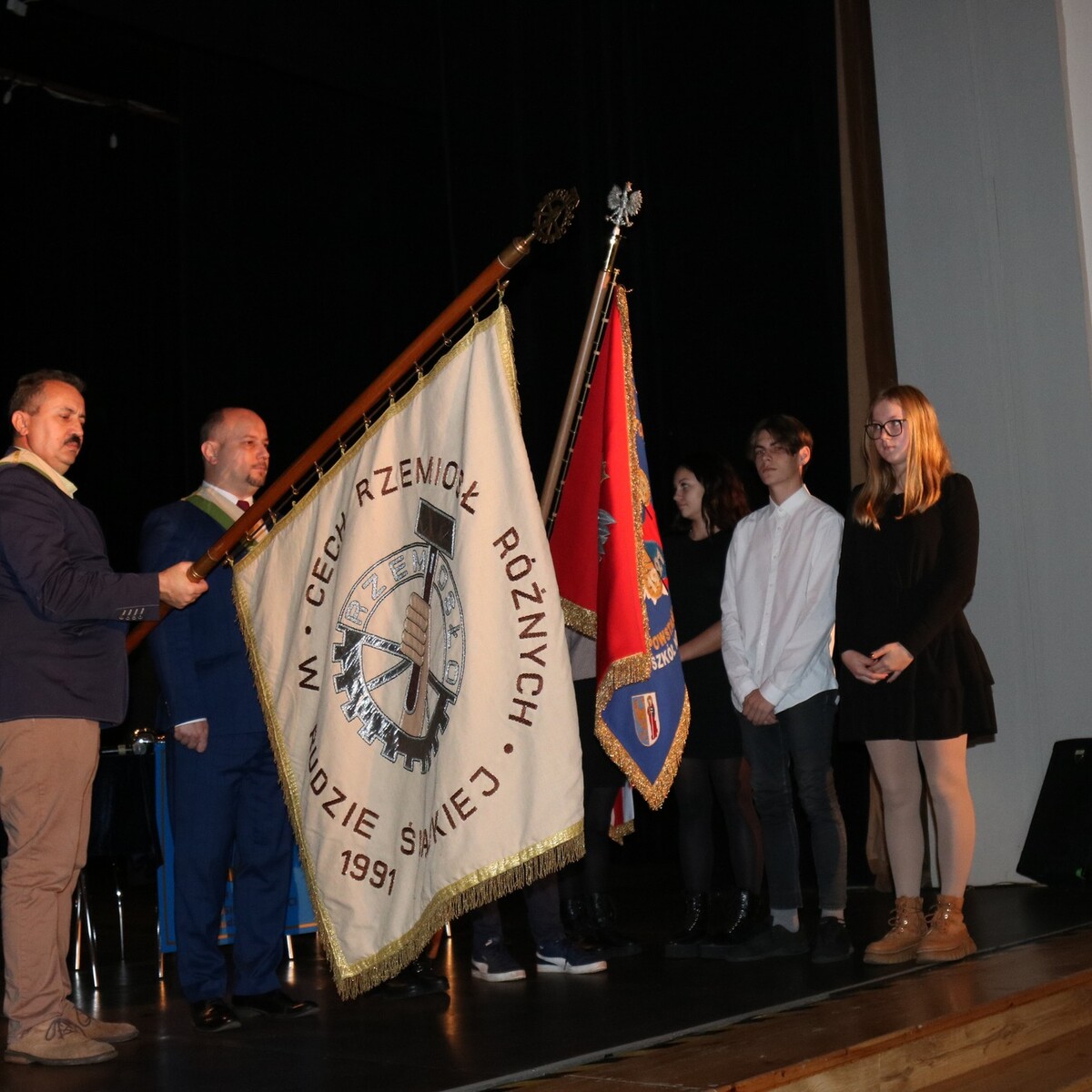 Uroczyste pasowanie na ucznia w rzemiośle odbyło się wczoraj w Domu Kultury w Rudzie Śląskiej – Bielszowicach. / fot. UM Ruda Śląska