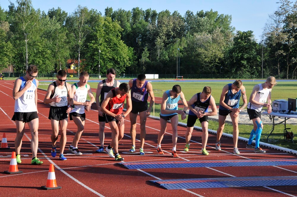W sobotę na stadionie lekkoatletycznym w Rudzie Śląskiej odbyły się Młodzieżowe Mistrzostwa Polski w biegu na 10 000 m. W zawodach wystartowali najlepsi na tym dystansie polscy zwodnicy oraz zawodniczki w kategorii U23 (rok urodzenia 1996 – 1998).
