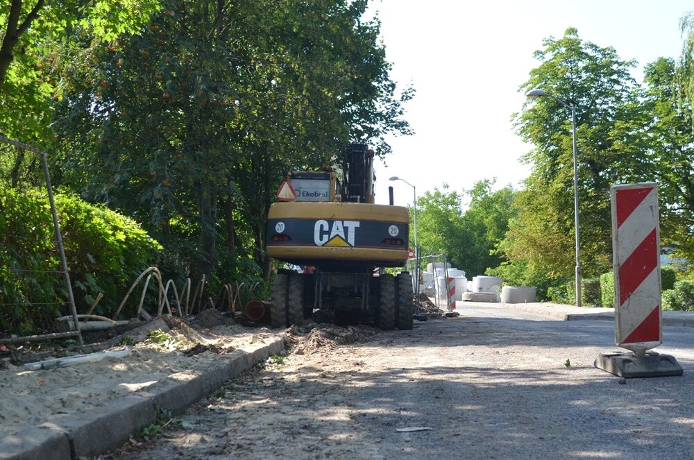 Trwają prace związane z przebudową kanalizacji deszczowej przy ul. Miodowej w Halembie. W związku z tym mogą występować utrudnienia w ruchu. 

fot. Jacek Knapik