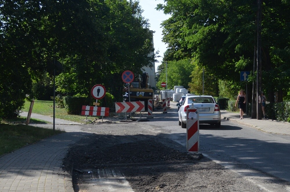 Trwają prace związane z przebudową kanalizacji deszczowej przy ul. Miodowej w Halembie. W związku z tym mogą występować utrudnienia w ruchu. 

fot. Jacek Knapik