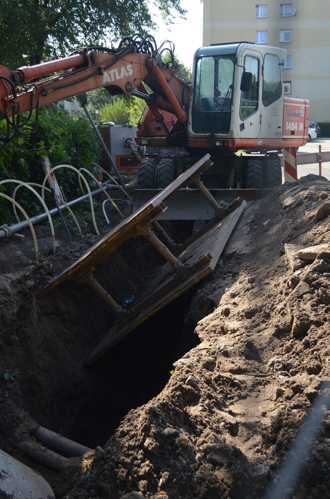 Trwają prace związane z przebudową kanalizacji deszczowej przy ul. Miodowej w Halembie. W związku z tym mogą występować utrudnienia w ruchu. 

fot. Jacek Knapik
