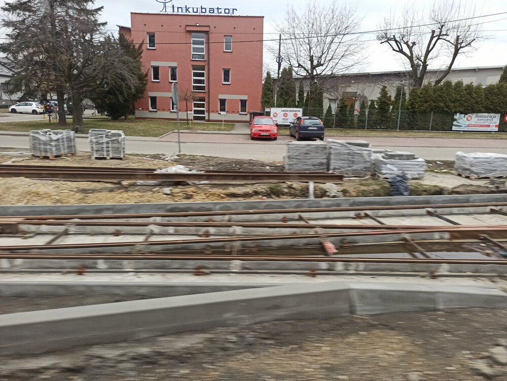 W Rudzie Śląskie trwają prace związane z modernizacją torowiska tramwajowego przebiegającego przez Godulę. Termin zakończenia inwestycji jest już znany. Niestety, na powrót tramwaju linii nr 9 na odcinku od Chebzia do Bytomia jeszcze trochę poczekamy.