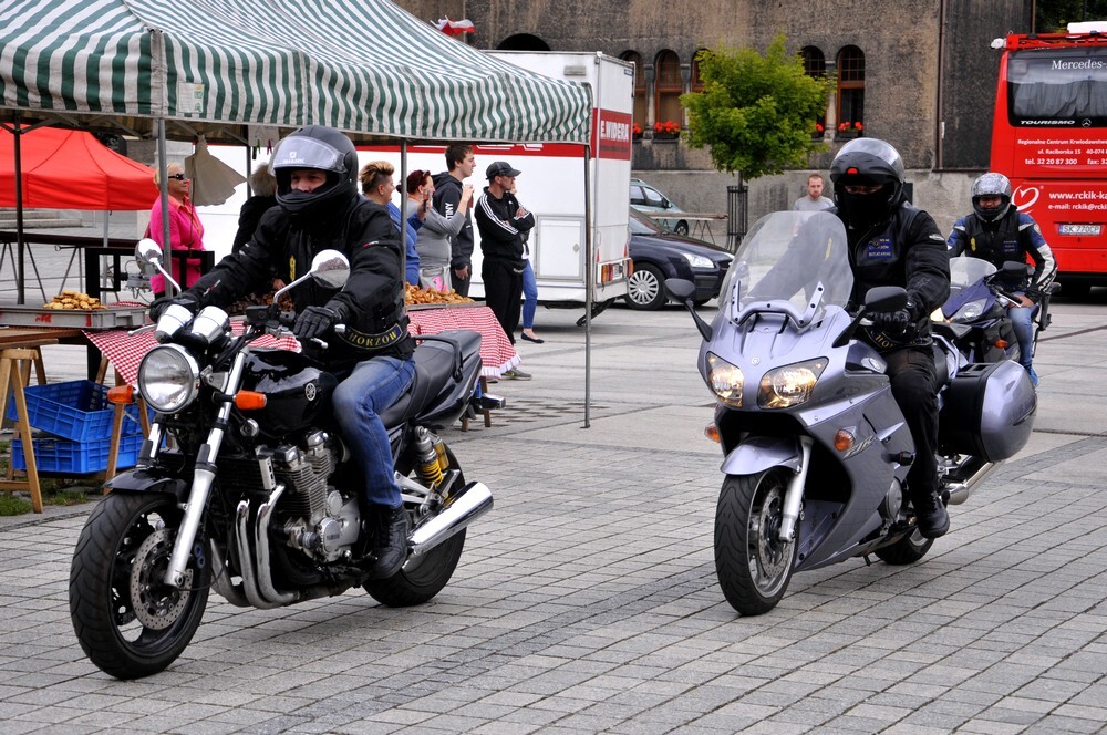 W sobotnie przedpołudnie na rynku rozpoczęła się kolejna akcja z cyklu Motoserce,organizowana przez rudzki klub motocyklowy Invaders MC Poland.