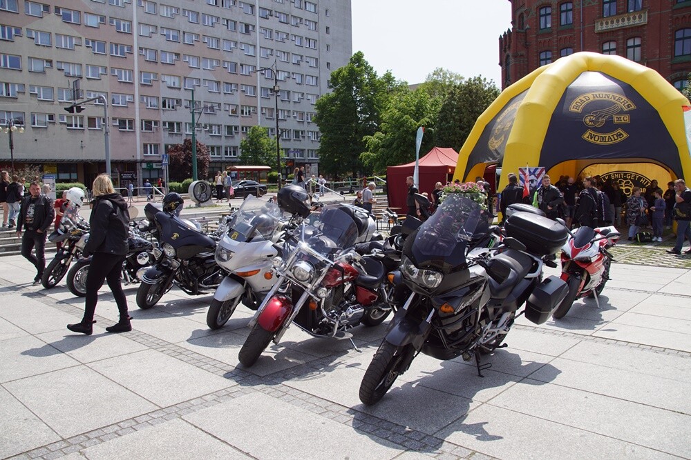 W sobotę na rynku odbyła się kolejna akcja z cyklu "Motoserce", organizowana przez klub motocyklowy Road Runners MC Poland Chapter Ruda Śląska oraz Stowarzyszenie Motocyklistów. 

fot. Karolina Bauszek