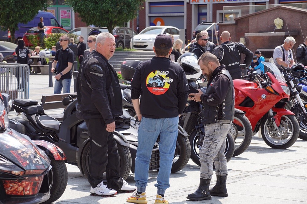 W sobotę na rynku odbyła się kolejna akcja z cyklu "Motoserce", organizowana przez klub motocyklowy Road Runners MC Poland Chapter Ruda Śląska oraz Stowarzyszenie Motocyklistów. 

fot. Karolina Bauszek