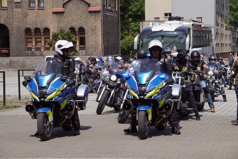 W sobotę na rynku odbyła się kolejna akcja z cyklu "Motoserce", organizowana przez klub motocyklowy Road Runners MC Poland Chapter Ruda Śląska oraz Stowarzyszenie Motocyklistów. 

fot. Karolina Bauszek
