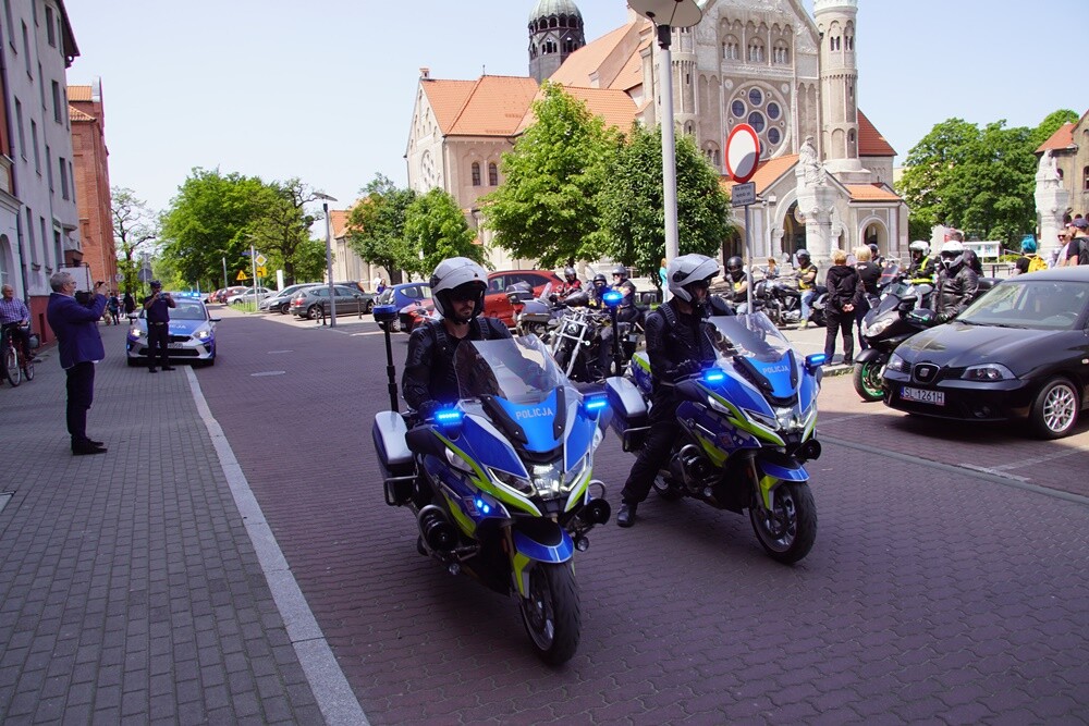 W sobotę na rynku odbyła się kolejna akcja z cyklu "Motoserce", organizowana przez klub motocyklowy Road Runners MC Poland Chapter Ruda Śląska oraz Stowarzyszenie Motocyklistów. 

fot. Karolina Bauszek