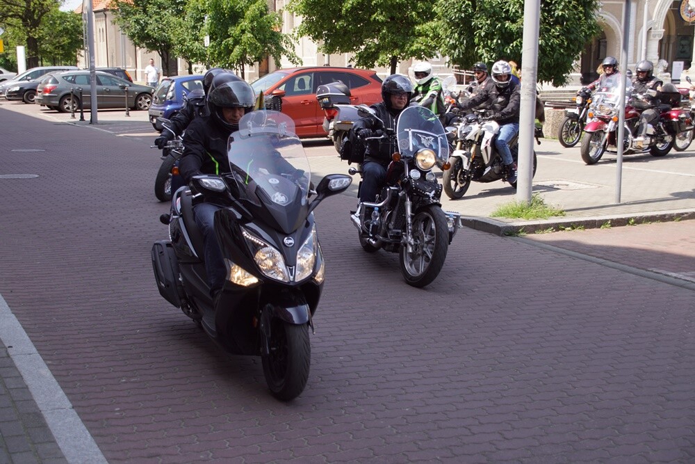 W sobotę na rynku odbyła się kolejna akcja z cyklu "Motoserce", organizowana przez klub motocyklowy Road Runners MC Poland Chapter Ruda Śląska oraz Stowarzyszenie Motocyklistów. 

fot. Karolina Bauszek