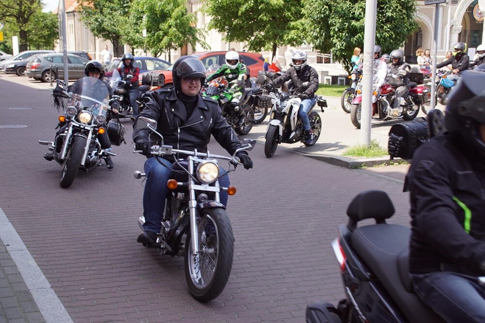 W sobotę na rynku odbyła się kolejna akcja z cyklu "Motoserce", organizowana przez klub motocyklowy Road Runners MC Poland Chapter Ruda Śląska oraz Stowarzyszenie Motocyklistów. 

fot. Karolina Bauszek