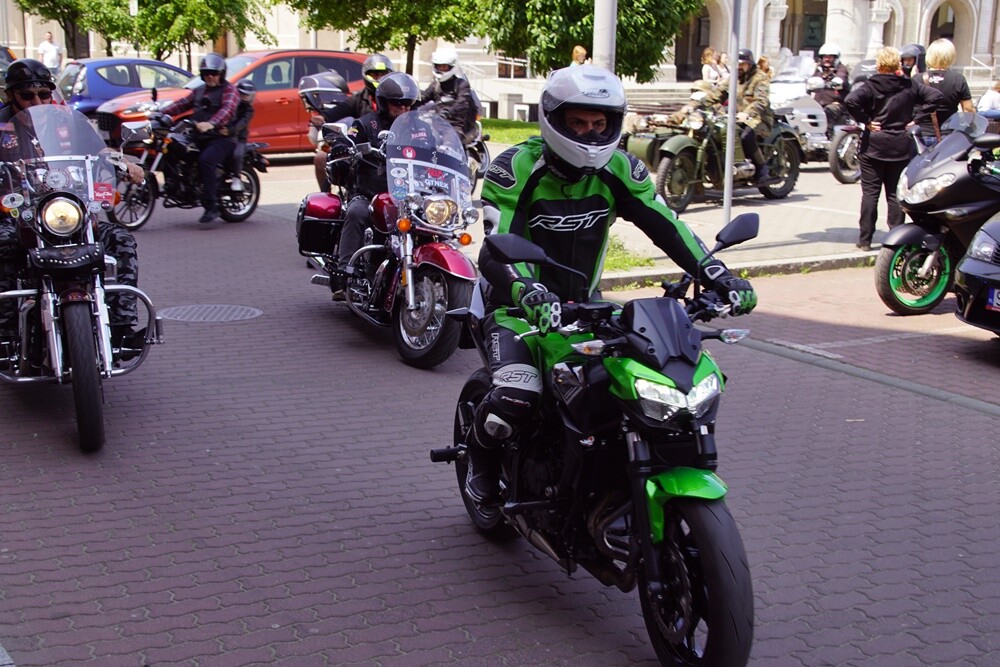 W sobotę na rynku odbyła się kolejna akcja z cyklu "Motoserce", organizowana przez klub motocyklowy Road Runners MC Poland Chapter Ruda Śląska oraz Stowarzyszenie Motocyklistów. 

fot. Karolina Bauszek