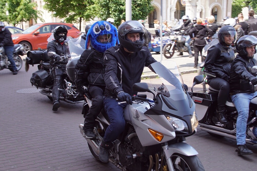 W sobotę na rynku odbyła się kolejna akcja z cyklu "Motoserce", organizowana przez klub motocyklowy Road Runners MC Poland Chapter Ruda Śląska oraz Stowarzyszenie Motocyklistów. 

fot. Karolina Bauszek