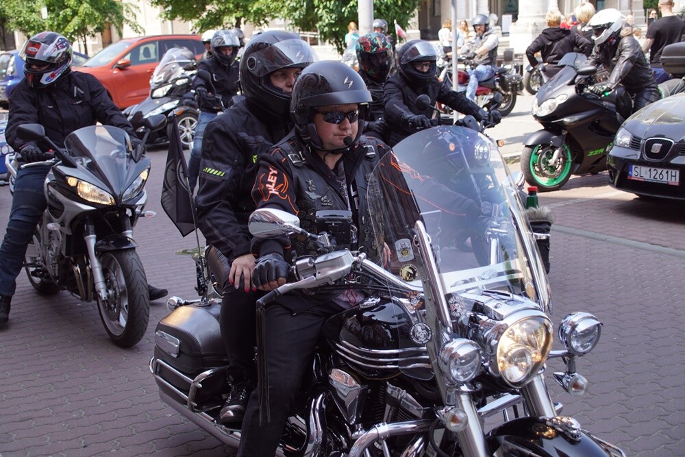 W sobotę na rynku odbyła się kolejna akcja z cyklu "Motoserce", organizowana przez klub motocyklowy Road Runners MC Poland Chapter Ruda Śląska oraz Stowarzyszenie Motocyklistów. 

fot. Karolina Bauszek