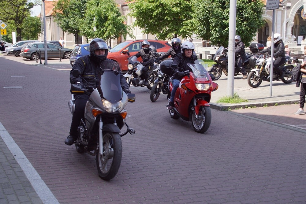 W sobotę na rynku odbyła się kolejna akcja z cyklu "Motoserce", organizowana przez klub motocyklowy Road Runners MC Poland Chapter Ruda Śląska oraz Stowarzyszenie Motocyklistów. 

fot. Karolina Bauszek