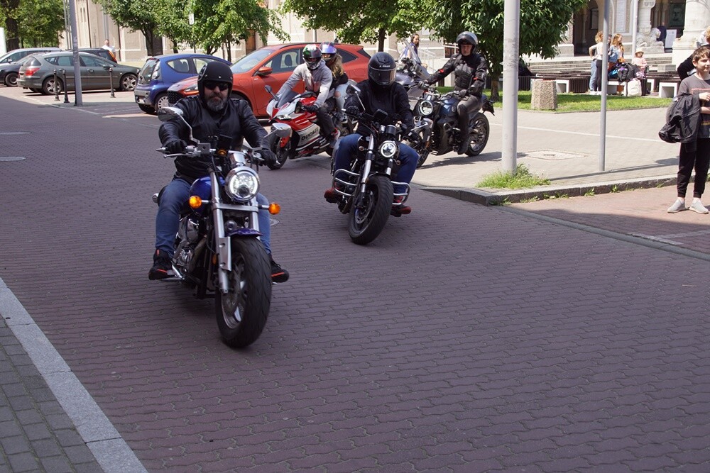 W sobotę na rynku odbyła się kolejna akcja z cyklu "Motoserce", organizowana przez klub motocyklowy Road Runners MC Poland Chapter Ruda Śląska oraz Stowarzyszenie Motocyklistów. 

fot. Karolina Bauszek